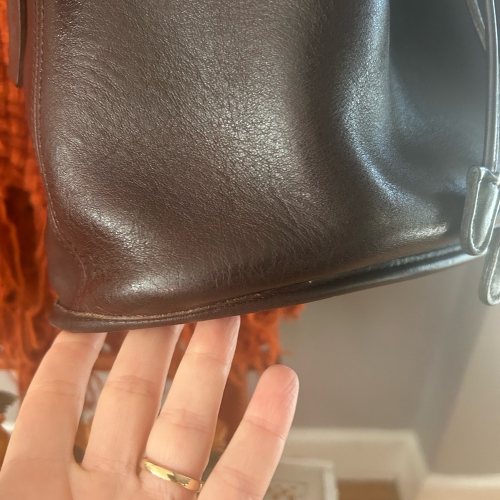 Elegant Brown Leather Bucket Bag - Picture 12 of 16